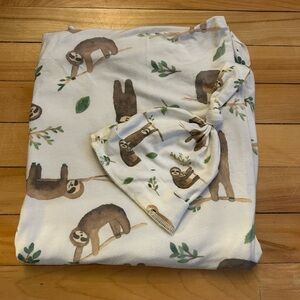Copper Pearl Sloth Print Knotted Hat & Swaddle Set